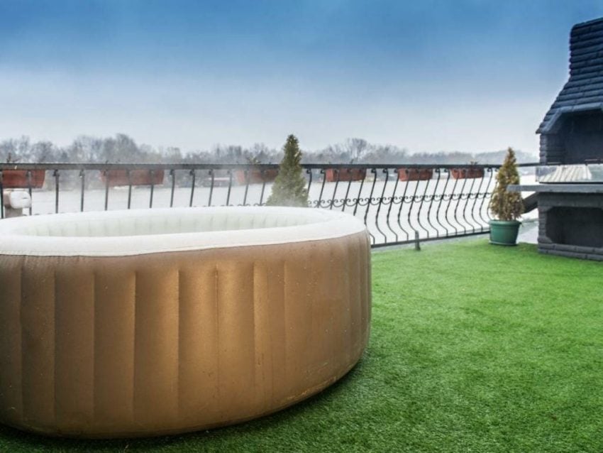 Hivernage : vider et ranger son jacuzzi gonflable pour l’hiver